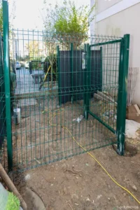 Sas d’entrée en grillage rigide avec deux portillons à Buc